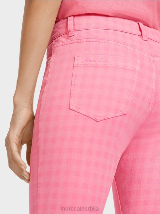 фармерке у боји „промислимо заједно“. Marc Cain D688806 светло розе одећу