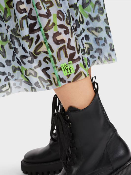 дуга хаљина са вишеслојном сукњом Marc Cain D68826 меки прах плаве боје одећу