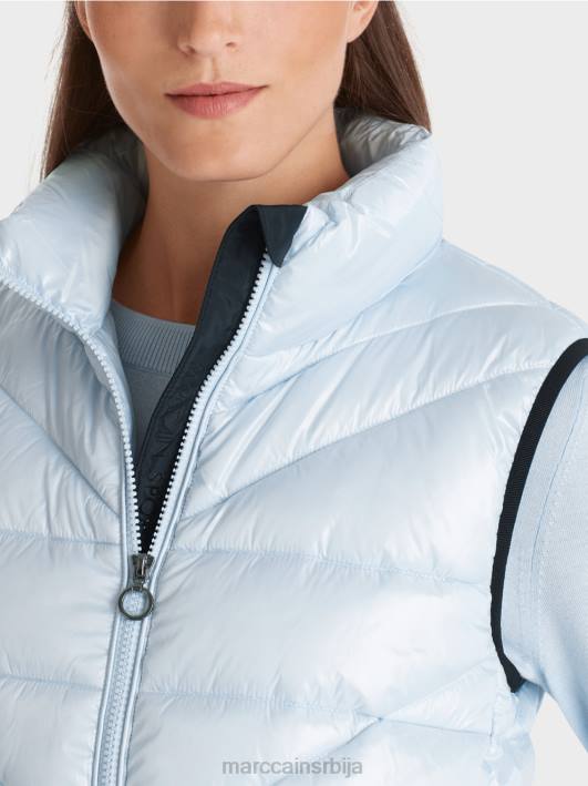 прошивени прслук „промислимо заједно“. Marc Cain D688260 меки прах плаве боје одећу