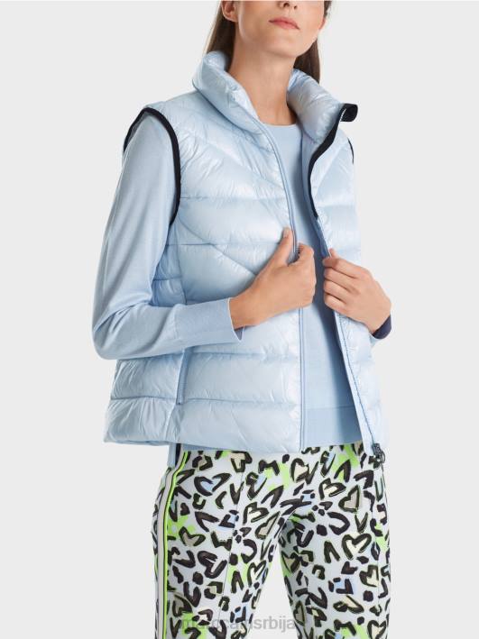 прошивени прслук „промислимо заједно“. Marc Cain D688260 меки прах плаве боје одећу