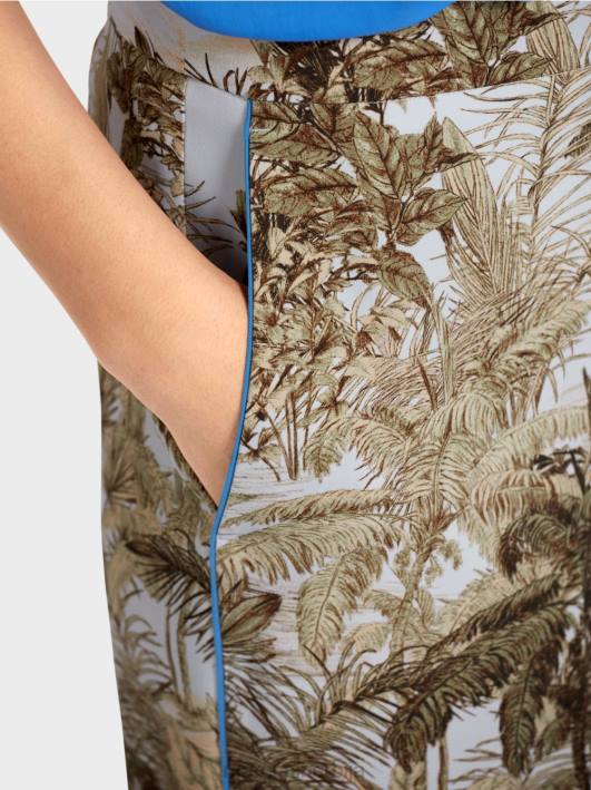 панталоне са дизајном длана Marc Cain D688693 светло пудер плаве боје одећу