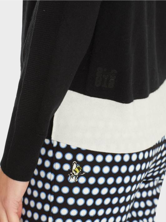 џемпер од луксузне мешавине материјала Marc Cain D6881191 црн одећу