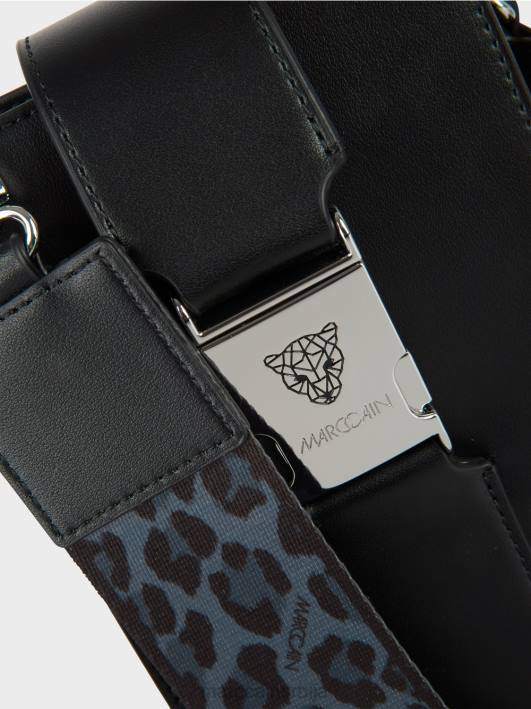 торба преко тела у уздужном формату Marc Cain D6881521 црн прибор